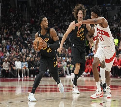 梦游!米切尔11中3仅拿8分 正负值全场最低-21