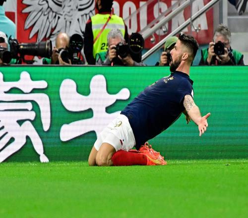 法国1-0波兰半场数据:双方各有1次得分机会,法国射门9-8领先