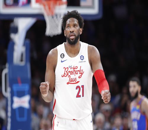 内线传承!恩比德成为NBA历史第14位荣膺MVP的中锋新世纪第三位