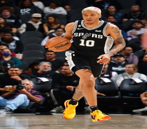贝弗利:小卡刚进NBA人们没觉得他会成超巨索汉的情况和他相似