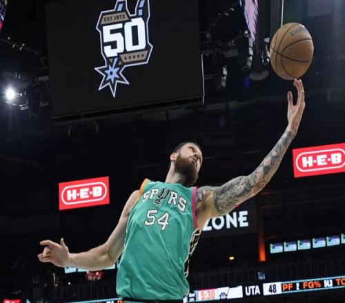 达成两双!马穆凯拉什维利17中8拿下23分11篮板 正负值+27