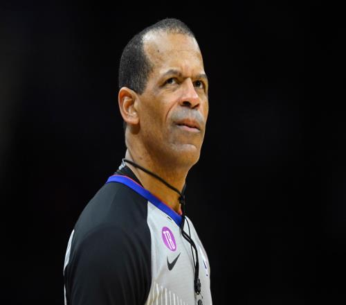 NBA今日3场季后赛裁判:勇士vs国王的主裁判为埃里克-刘易斯