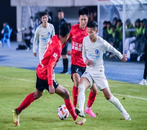 林良铭本场比赛8次成功过人,追平卡拉斯科纪录