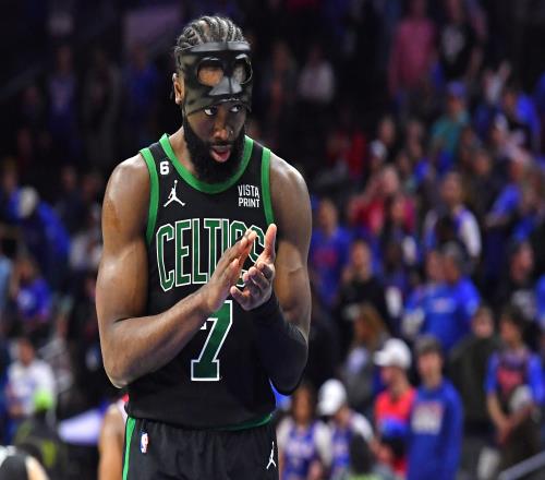 持球还得练练！杰伦抢七战出现8失误NBA历史第二多