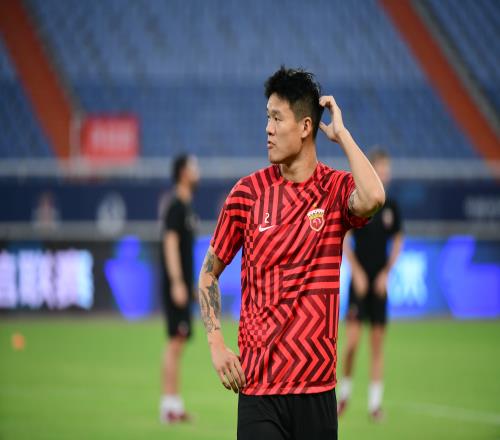 媒体人:李昂确实是涨球了,他下场后张琳芃未能限制住路易斯
