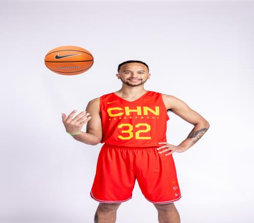 今日完成签约!李凯尔:很荣幸成为耐克大家庭的一员