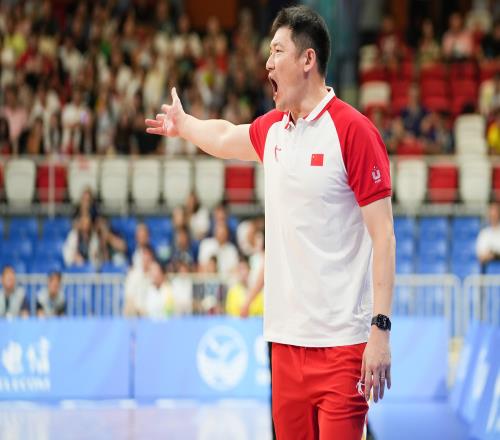 媒体人:花5场比赛才想明白把球给张宁和陈国豪实在奢侈&迟钝