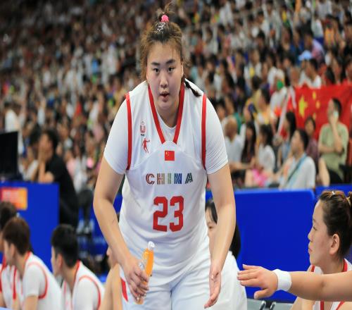 制霸内线！刘禹彤7中6砍半场最高16分外加4板