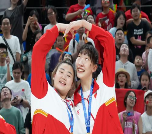 CBA官方：恭喜中国女篮大运队击败日本队夺得大运会金牌！