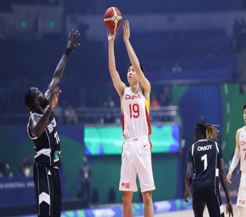 有亮点但略显紧张!崔永熙全场4投3中贡献6分2篮板&没有失误