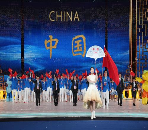 亚运会中国代表团入场全场观众大合唱《歌唱祖国》