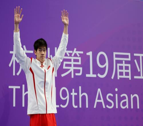 潘展乐祝贺韩国游泳队选手黄宣优：为他高兴200米他有优势