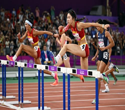 迎奥运会首秀！今天下午，吴艳妮、林雨薇出战女子100米栏首轮