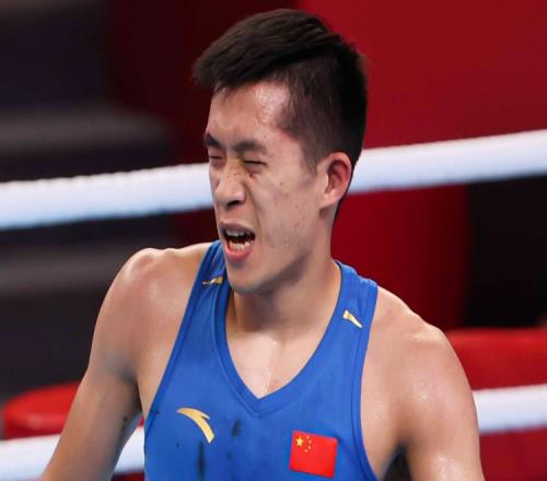 男子拳击57公斤级中国选手吕平获得铜牌
