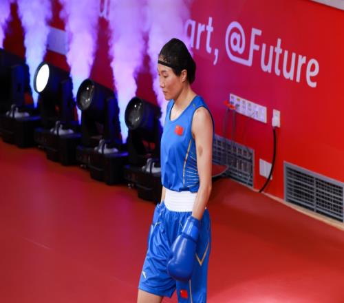 亚运会女子拳击66公斤级决赛中国选手杨柳夺得冠军！