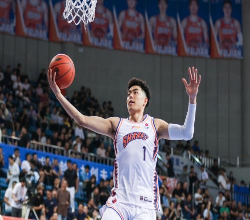 手感不佳！李添荣10投3中&三分2中0得到8分5板