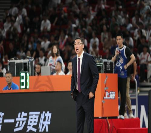 刘鹏：浙江队的外线投篮在联盟前列我们在防守端肯定以外线为主