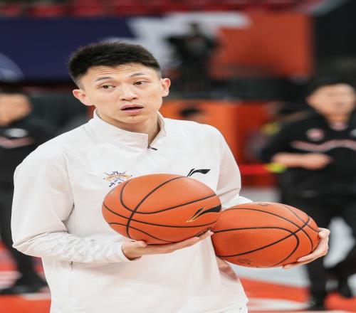 能不能拉一下刘晓宇过年在自己的粉丝群中发了10000元红包