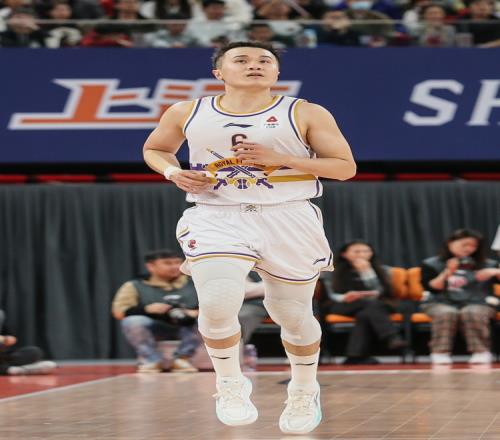 命中绝平球难救主!张帆11中6拿到17分4板3助