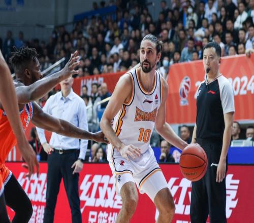 施韦德:山西队和我已经在讨论下赛季的合同