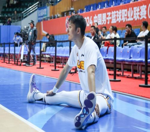 江南的城:山西男篮倾向于和王汝恒达成买断协议