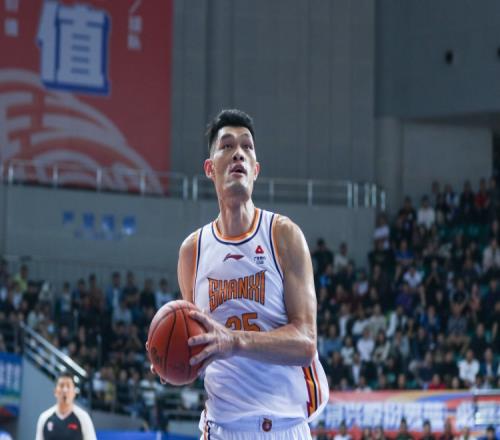 稳健表现!葛昭宝全场12中8&罚球8中8贡献25分10板3助
