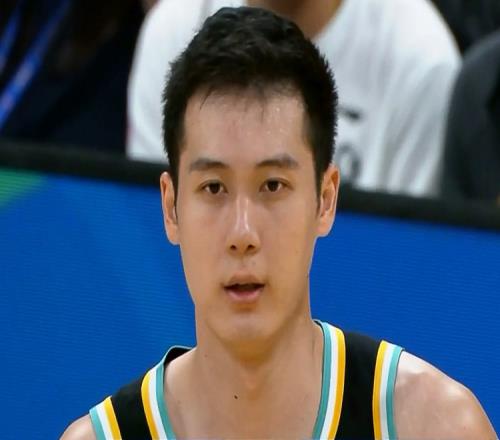 神准!李金效24分钟三分8中6射下18分另有3板2断