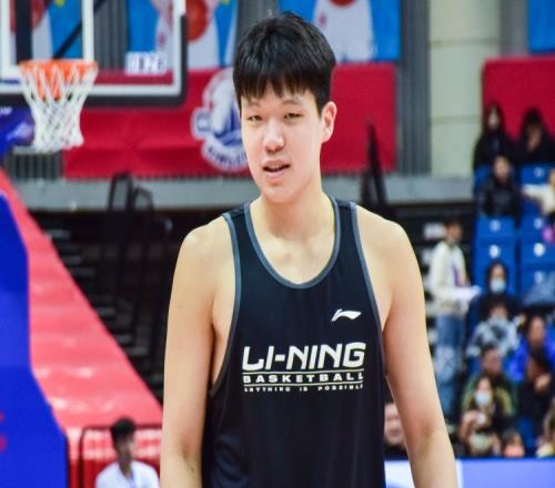 媒体人：青岛这两个后卫外援简直在浪费杨瀚森的天赋