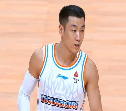 两分球11中10!高诗岩高效19投12中得29分9板3助4断