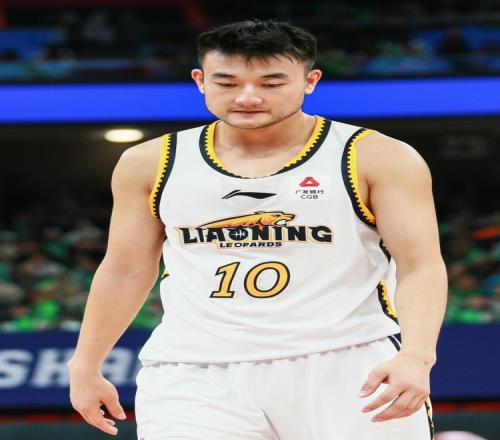 替补火力点!丛明晨9中5&4记三分拿到14分