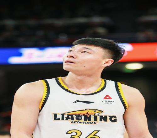 请叫我手帝!鄢手骐本场进4记三分创生涯单场三分命中数新高