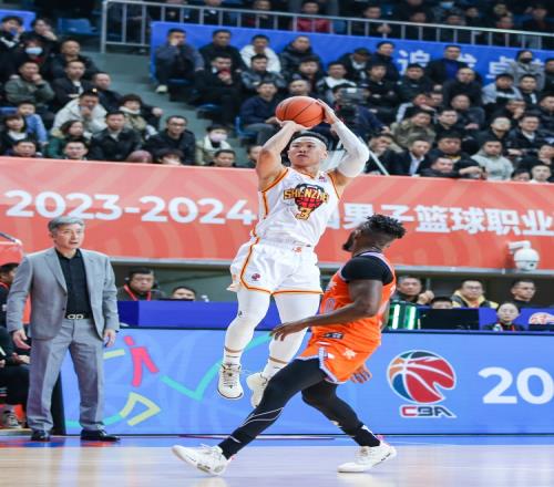 打铁二人组！贺希宁仅10中2&三分6中1拿7分沈梓捷6中1仅拿3分