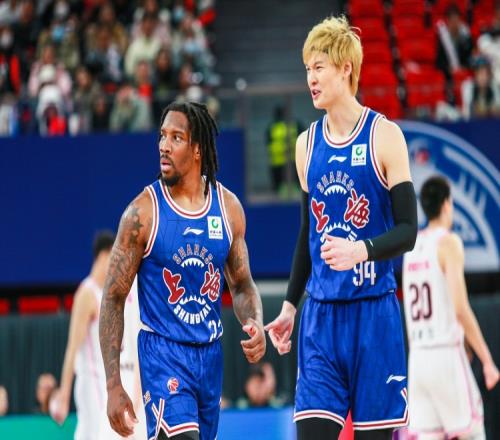 太碎了！浙江半场30罚23中&上海22罚15中双方4人4犯合计36次犯规