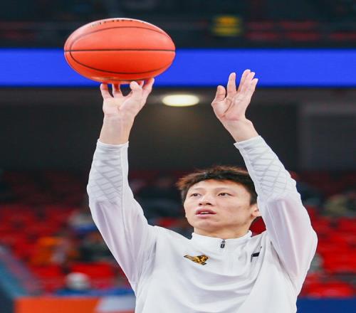 赵库里!赵岩昊半场三分7中4得到16分正负值为+8