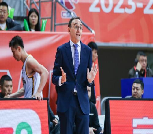 乌戈:这是场季后赛级别的比赛大家都拼的很凶祝球迷们新年快乐