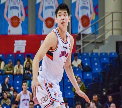 中规中矩！崔永熙替补23分钟8投5中&三分3中1拿到12分3板3助