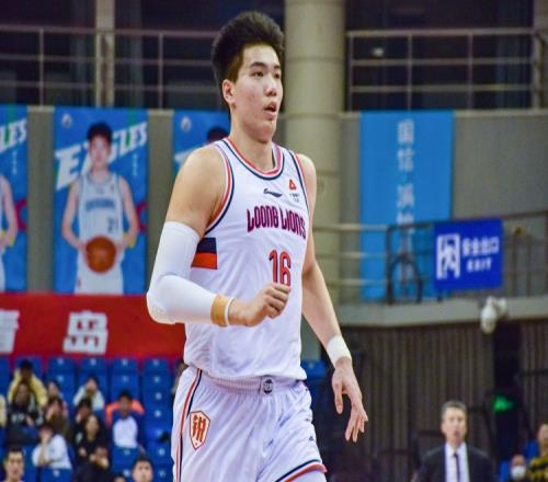 高效!焦泊乔28分钟11中7砍下17分9板2帽