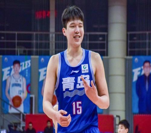 两双到手！杨瀚森16中7拿到19分12板4助3帽