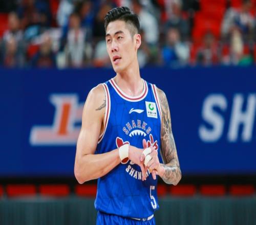 百步穿杨！刘铮15中7贡献19分6板5助三分8中5