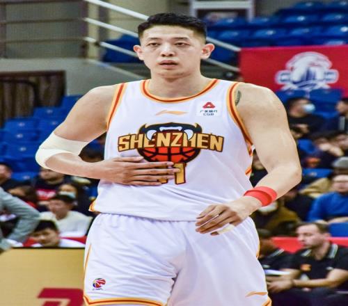 媒体人:26岁的沈梓捷毫无疑问是CBA里最好的中锋之一
