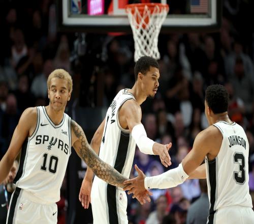 未来可期!文班&索汉&凯尔登同砍20分10板NBA历史最年轻三人组