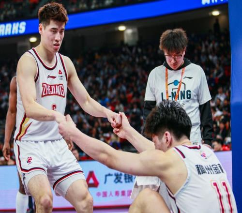 直播吧：中国男篮最新集训名单制定完毕浙江程帅澎+余嘉豪入选