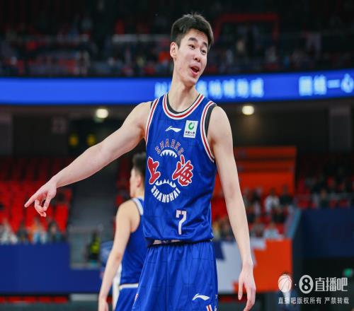 媒体人:24岁上海旧将郭昊文与同曦接触已于昨日和同曦方面会合