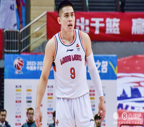 8次失误太多了!陈盈骏12中7拿到20分4抢断