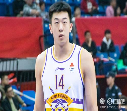 状态不俗!王少杰半场6中4拿到10分5篮板4抢断