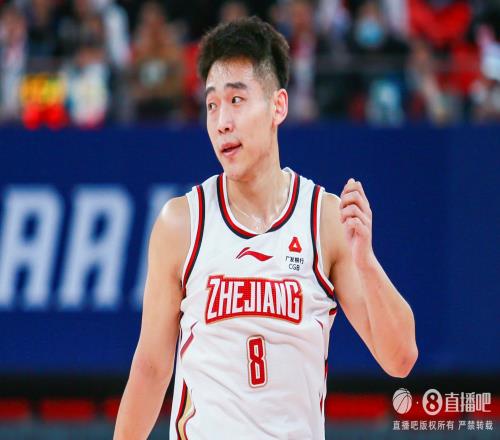 绝对功臣！陆文博全场三分9中6得到20分6篮板2抢断