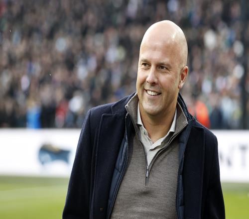 镜报：斯洛特助手胡尔绍夫已辞去他在荷兰国家队的职务