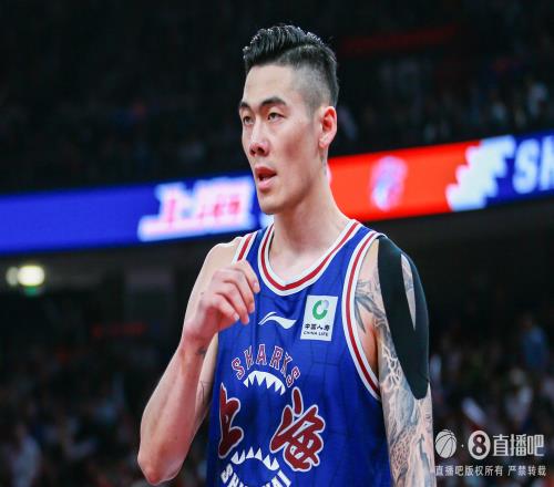 上海注册信息:刘铮与球队续约2年E类合同偰李永炜升入一队