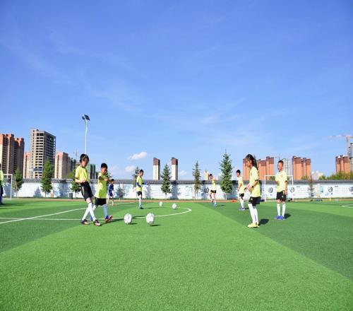 青训教练：国内球员一失误就被网暴孩子们已经没有了本土偶像
