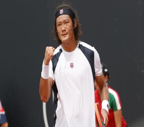 ATP1000罗马站：张之臻两盘击败谢尔顿晋级，16强战蒙泰罗
